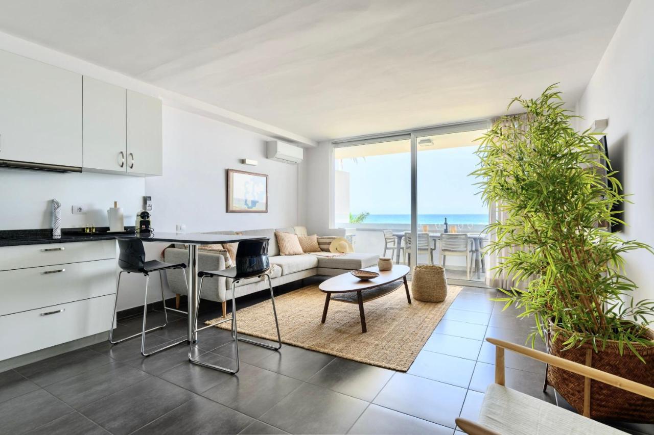 Charming 2 Bedroom Retreat With Beachfront Views San Bartolomé Exteriér fotografie