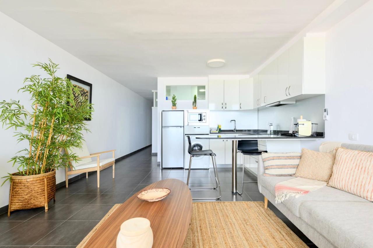 Charming 2 Bedroom Retreat With Beachfront Views San Bartolomé Exteriér fotografie