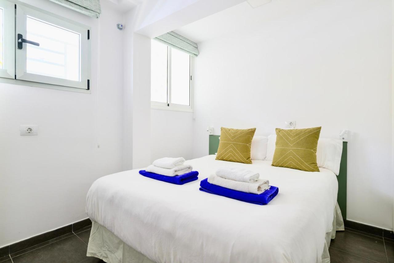Charming 2 Bedroom Retreat With Beachfront Views San Bartolomé Exteriér fotografie